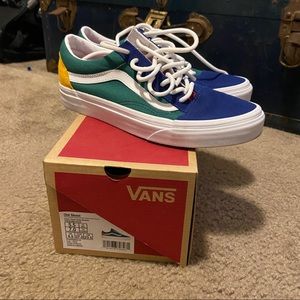Yacht club Vans